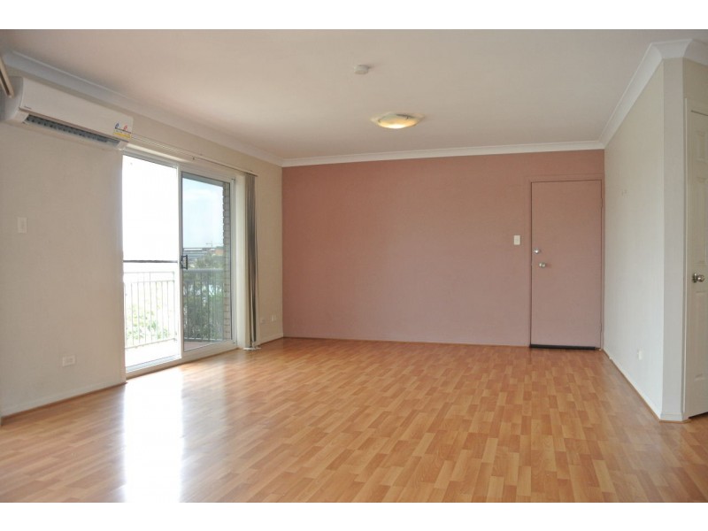 8/16 Nicklin Street, Coorparoo QLD 4151