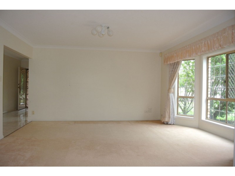 143 Cadogan Street, Carindale QLD 4152