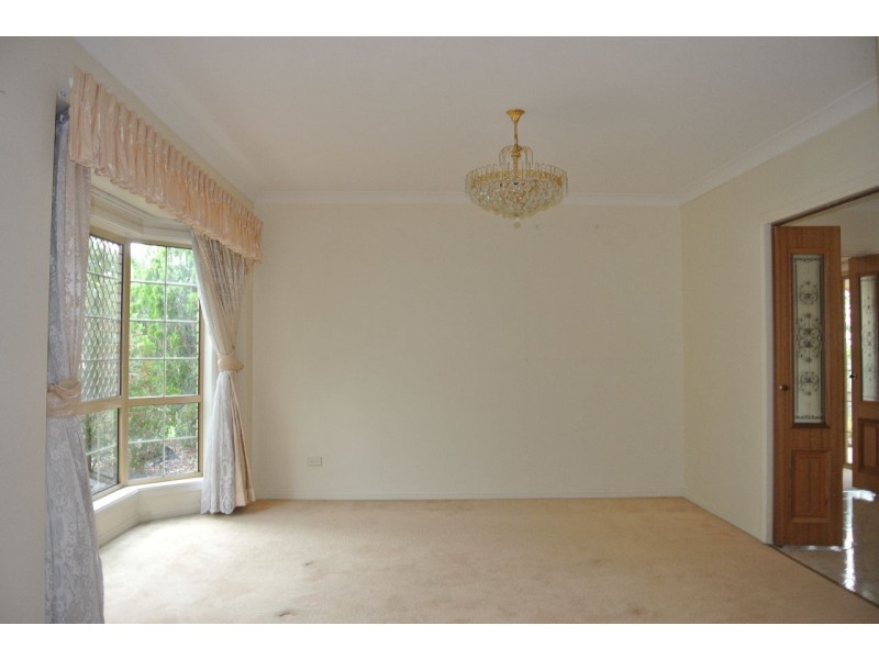 143 Cadogan Street, Carindale QLD 4152