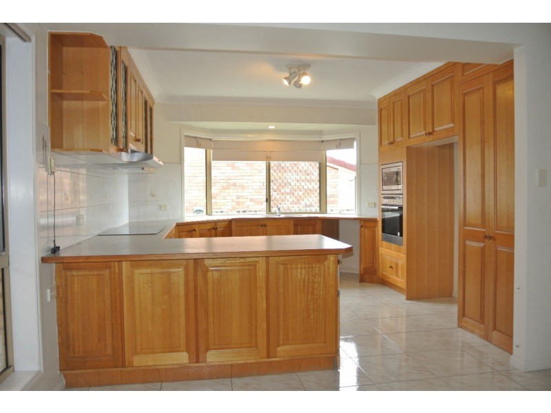 143 Cadogan Street, Carindale QLD 4152