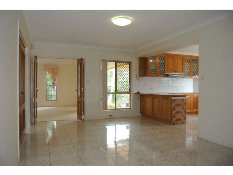 143 Cadogan Street, Carindale QLD 4152