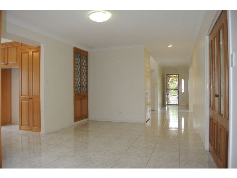 143 Cadogan Street, Carindale QLD 4152