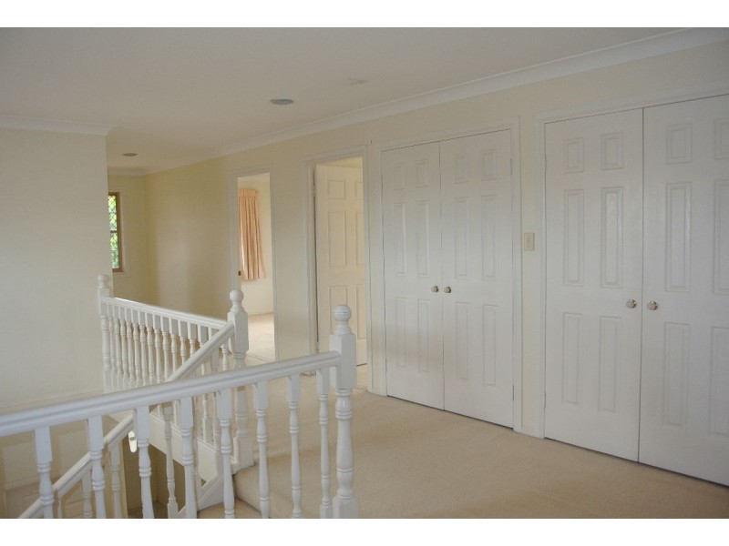 143 Cadogan Street, Carindale QLD 4152