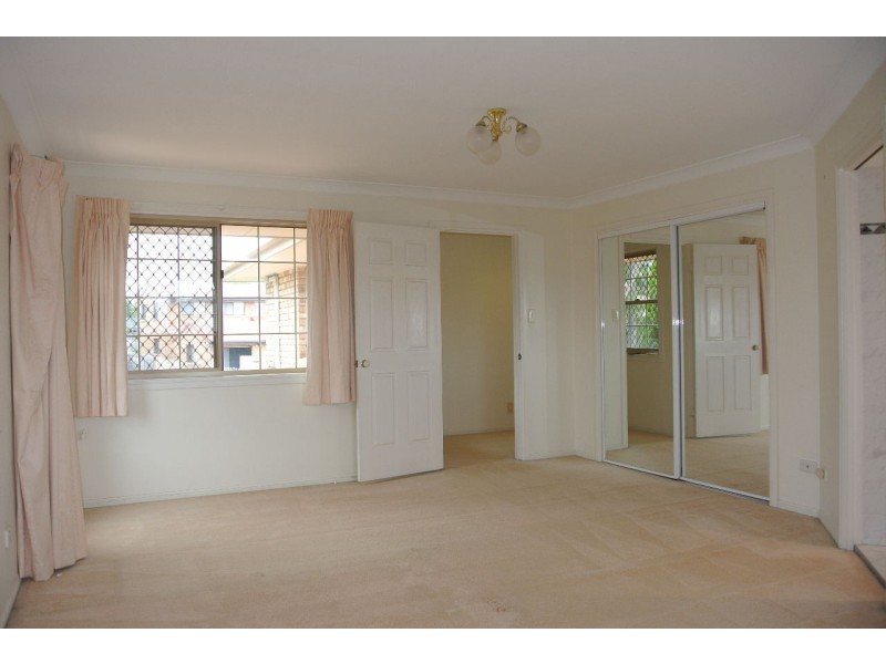 143 Cadogan Street, Carindale QLD 4152