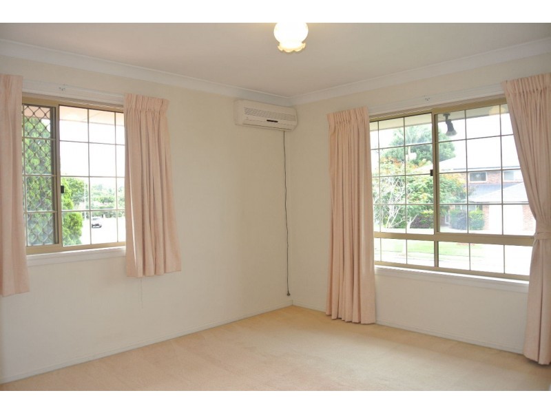 143 Cadogan Street, Carindale QLD 4152