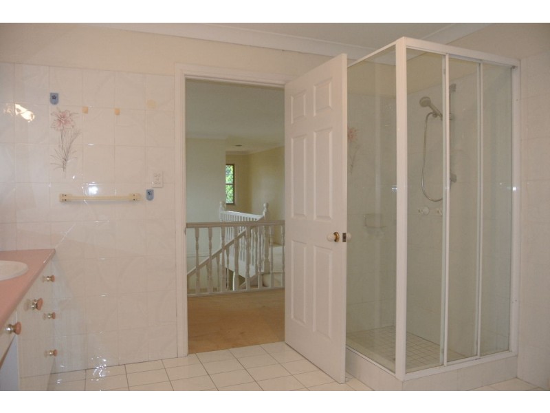 143 Cadogan Street, Carindale QLD 4152