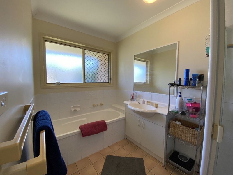 9 Westaway Place, Wynnum West QLD 4178
