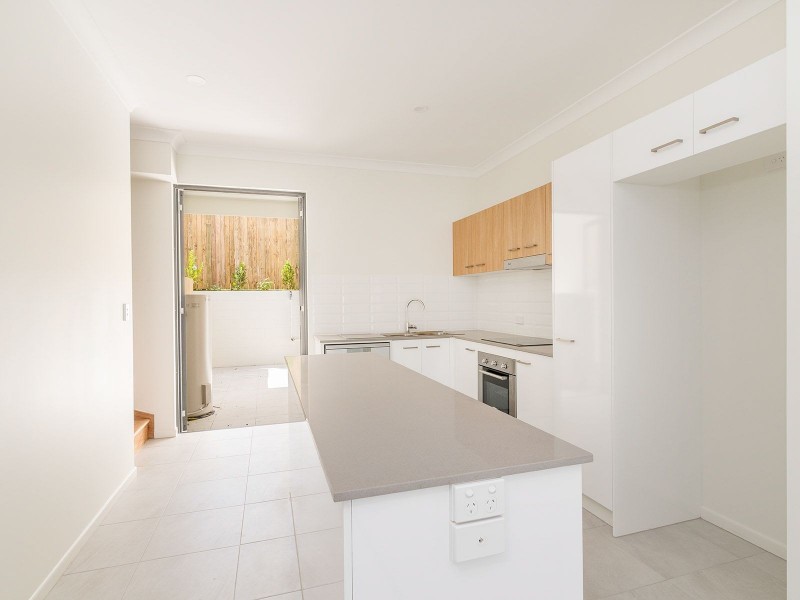 2/64 Renton Street, Camp Hill QLD 4152