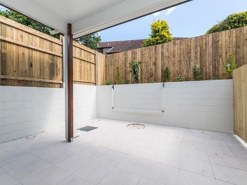 2/64 Renton Street, Camp Hill QLD 4152