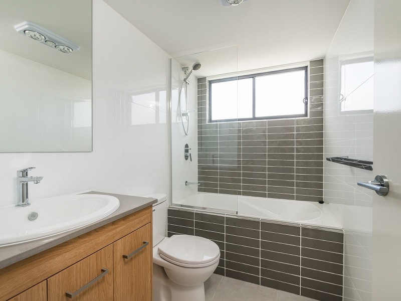 2/64 Renton Street, Camp Hill QLD 4152