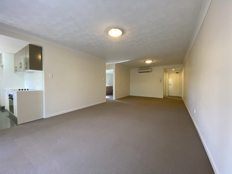 2/24 Dickenson Street, Carina QLD 4152