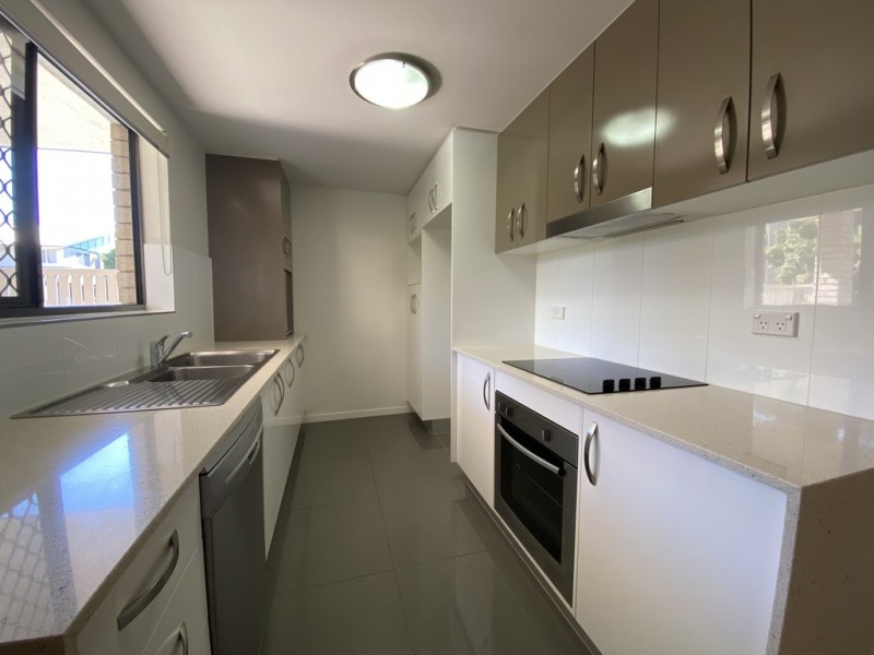 2/24 Dickenson Street, Carina QLD 4152