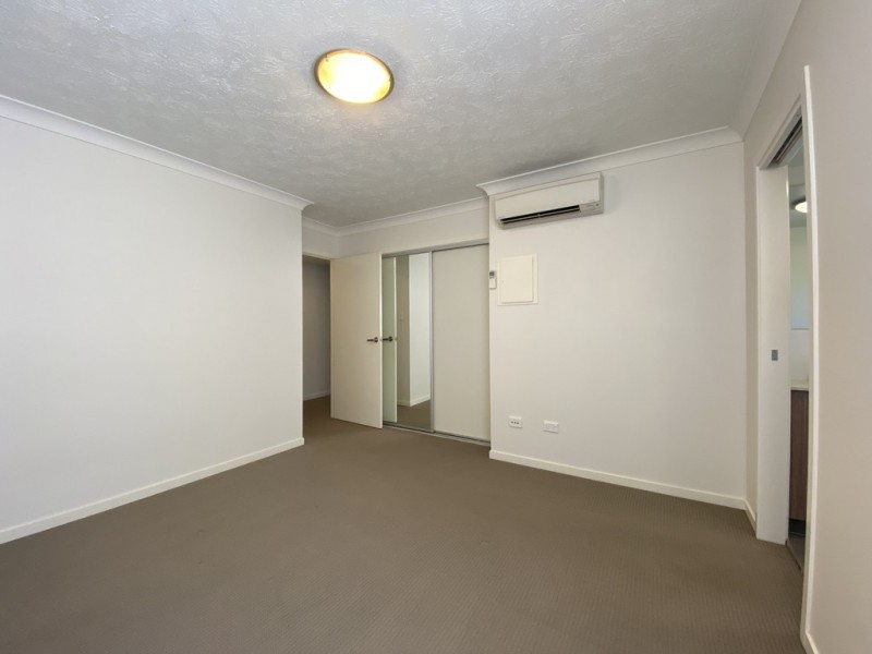 2/24 Dickenson Street, Carina QLD 4152