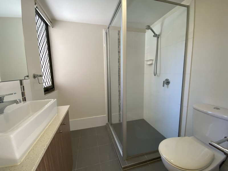 2/24 Dickenson Street, Carina QLD 4152