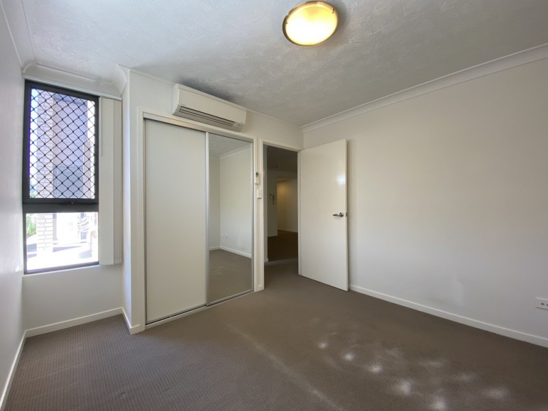 2/24 Dickenson Street, Carina QLD 4152