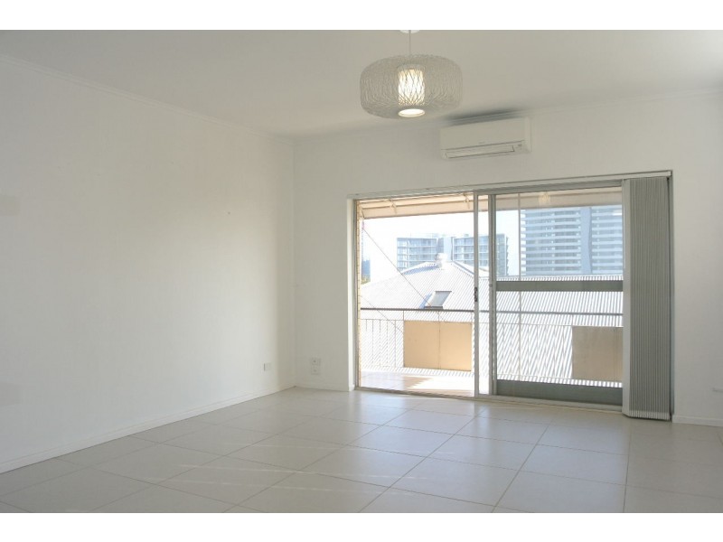 6/207 Cavendish Road, Coorparoo QLD 4151