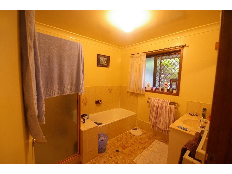 385 Pine Mountain Road, Mansfield QLD 4122