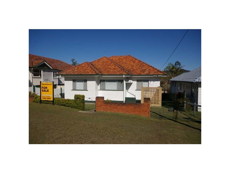 39 First Street, Camp Hill QLD 4152