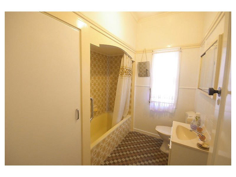 39 First Street, Camp Hill QLD 4152