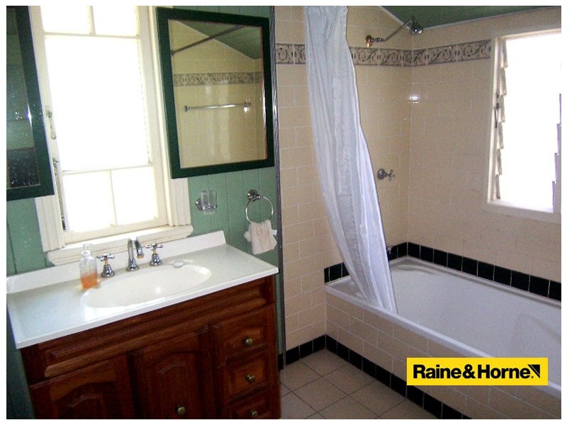 10 Deviney Street, Morningside QLD 4170