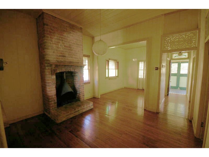 24 Gordon Street, Greenslopes QLD 4120