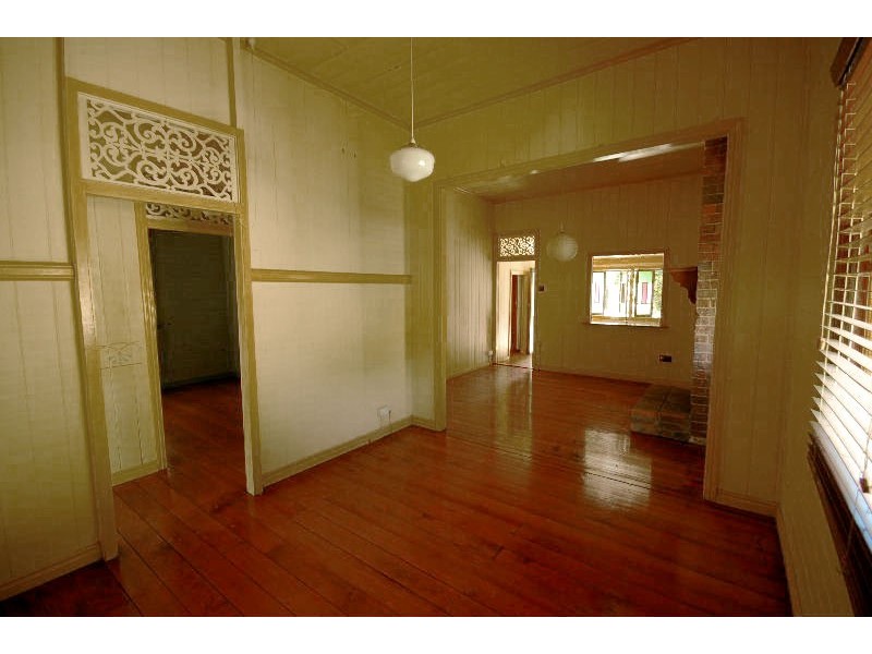 24 Gordon Street, Greenslopes QLD 4120