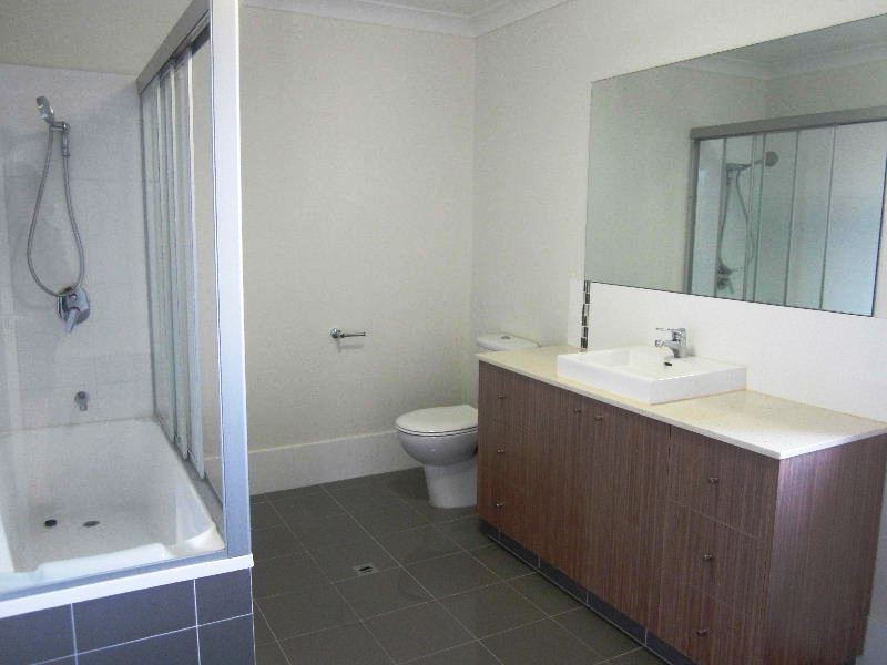 6/24 Dickenson Street, Carina QLD 4152