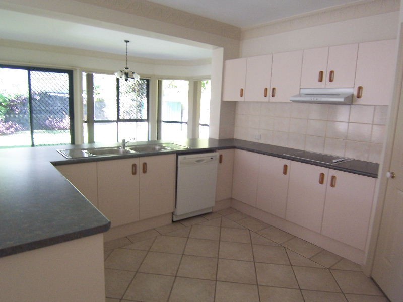 2 Forest Place, Carindale QLD 4152