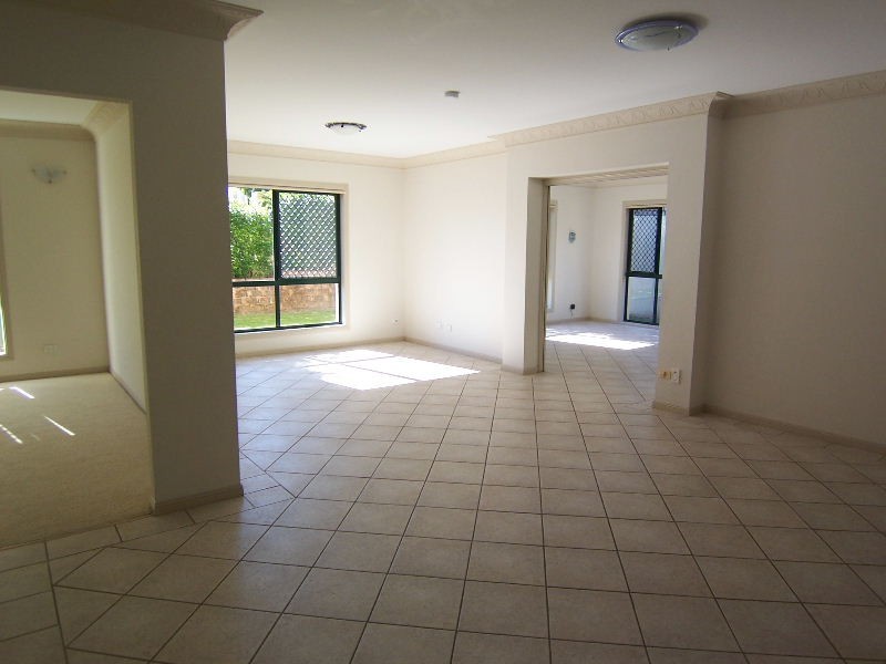 2 Forest Place, Carindale QLD 4152