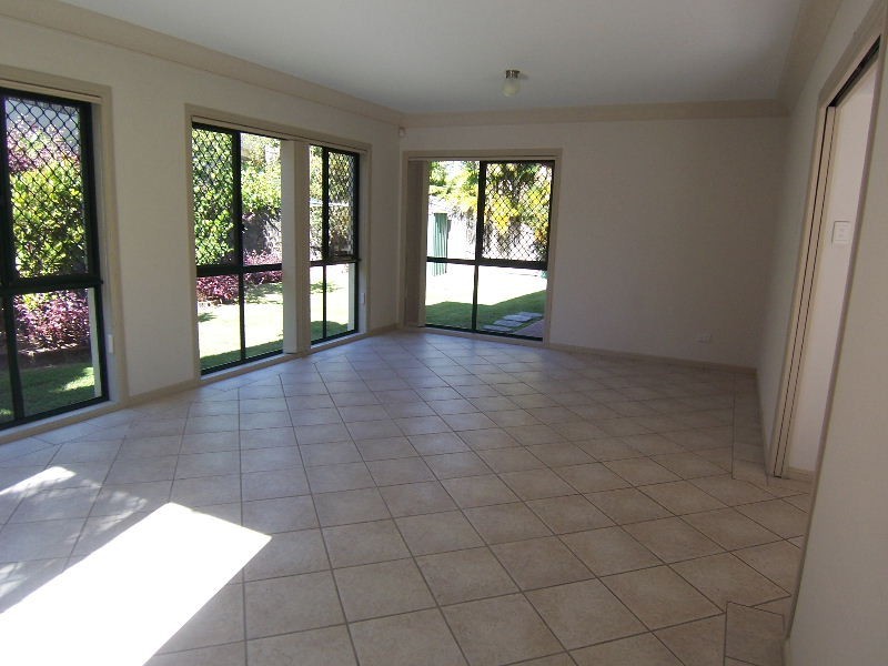 2 Forest Place, Carindale QLD 4152