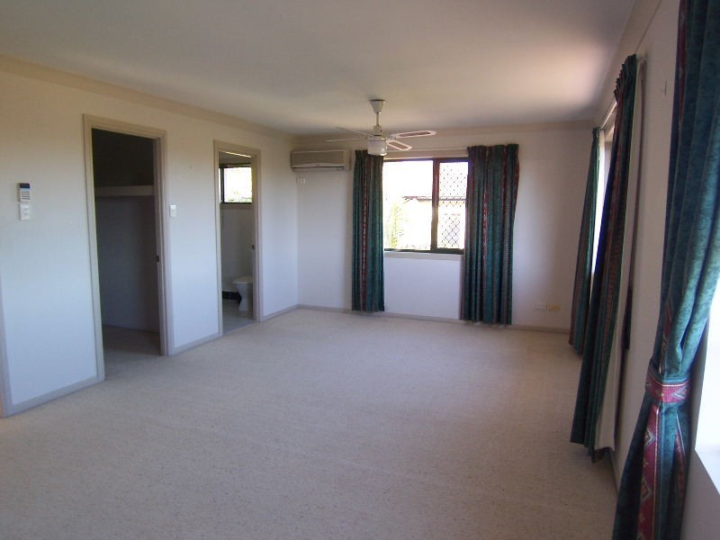 2 Forest Place, Carindale QLD 4152