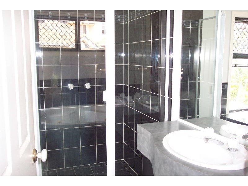 2 Forest Place, Carindale QLD 4152