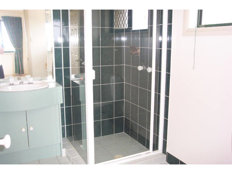 2 Forest Place, Carindale QLD 4152