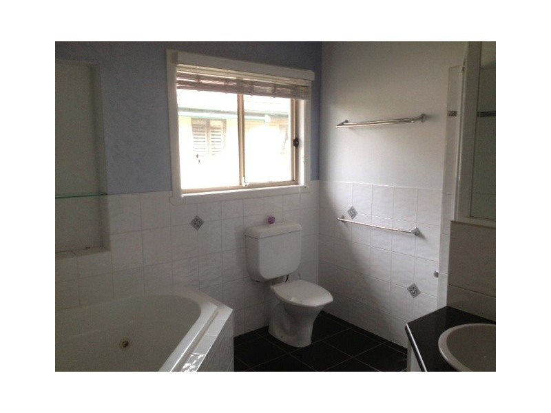 24 Sterculia Avenue, Holland Park West QLD 4121