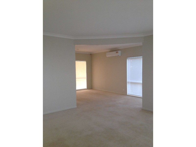 32 Amersham Crescent, Carindale QLD 4152