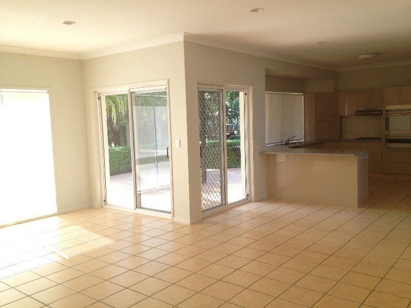 32 Amersham Crescent, Carindale QLD 4152