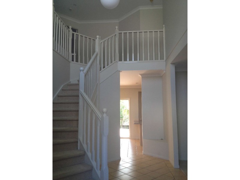 32 Amersham Crescent, Carindale QLD 4152