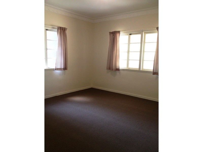 244 Bennetts Road, Norman Park QLD 4170