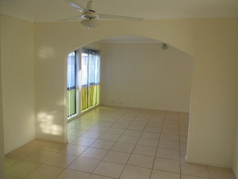 22 Lindisfarne Street, Carindale QLD 4152