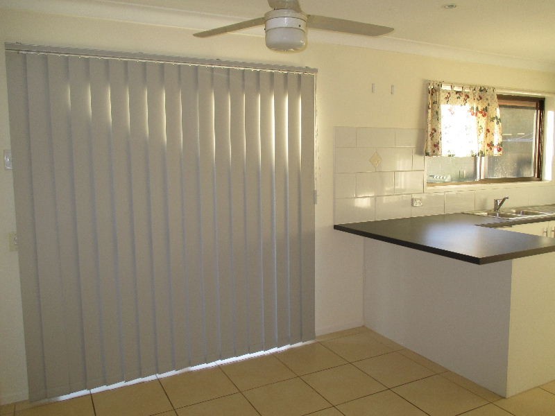 22 Lindisfarne Street, Carindale QLD 4152