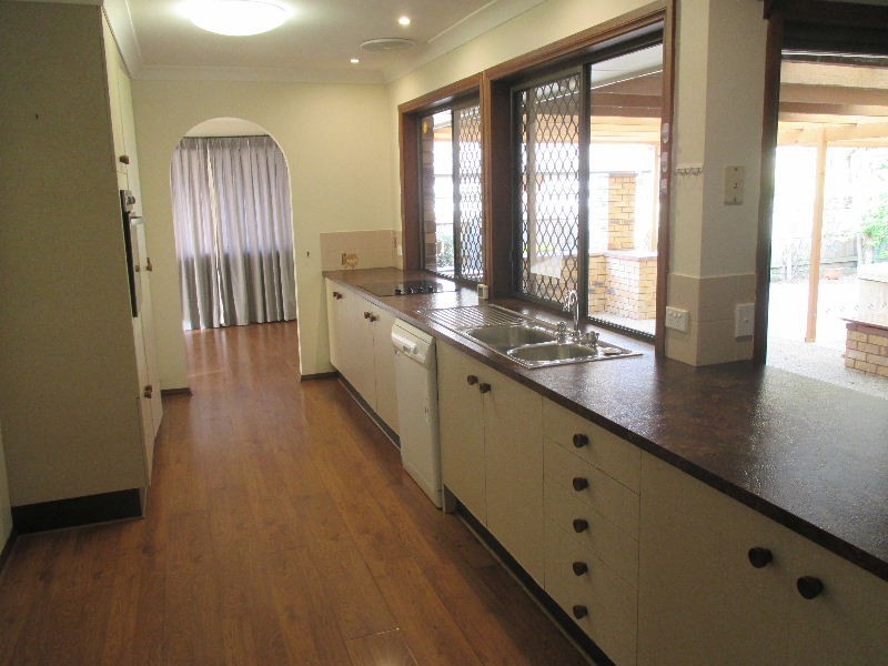 27 Boynedale Street, Carindale QLD 4152