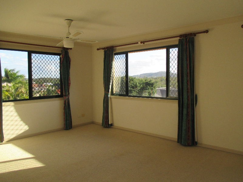 2 Forest Place, Carindale QLD 4152