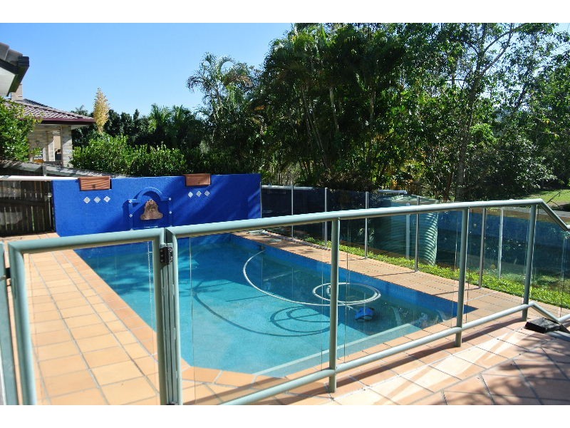 32 Amersham Crescent, Carindale QLD 4152