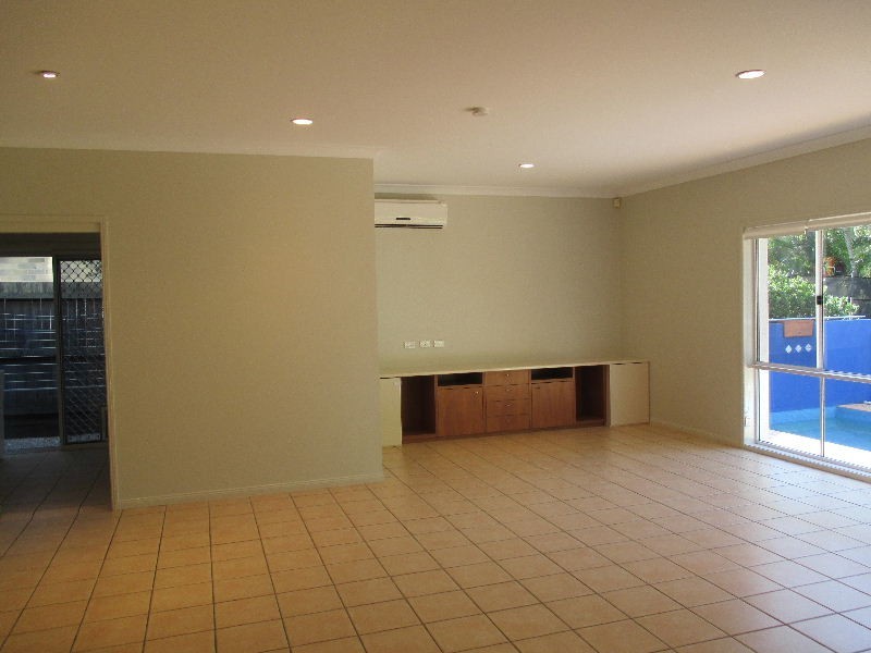 32 Amersham Crescent, Carindale QLD 4152