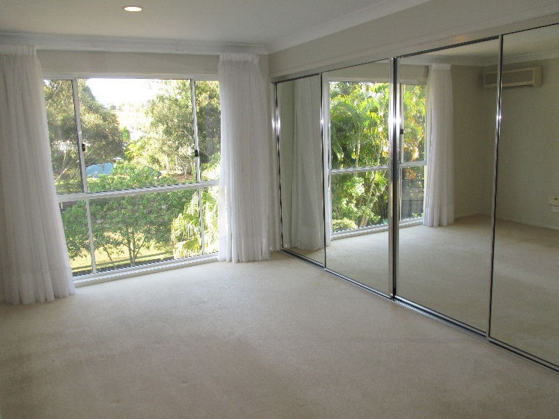 32 Amersham Crescent, Carindale QLD 4152