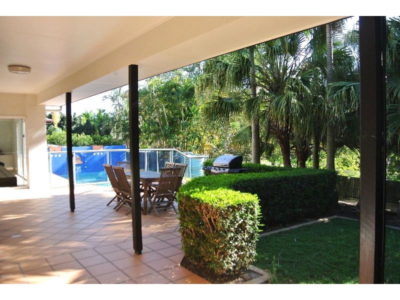 32 Amersham Crescent, Carindale QLD 4152