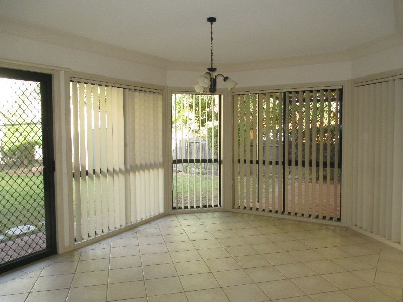 2 Forest Place, Carindale QLD 4152