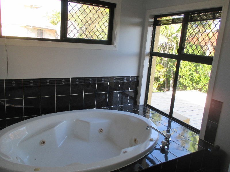 2 Forest Place, Carindale QLD 4152