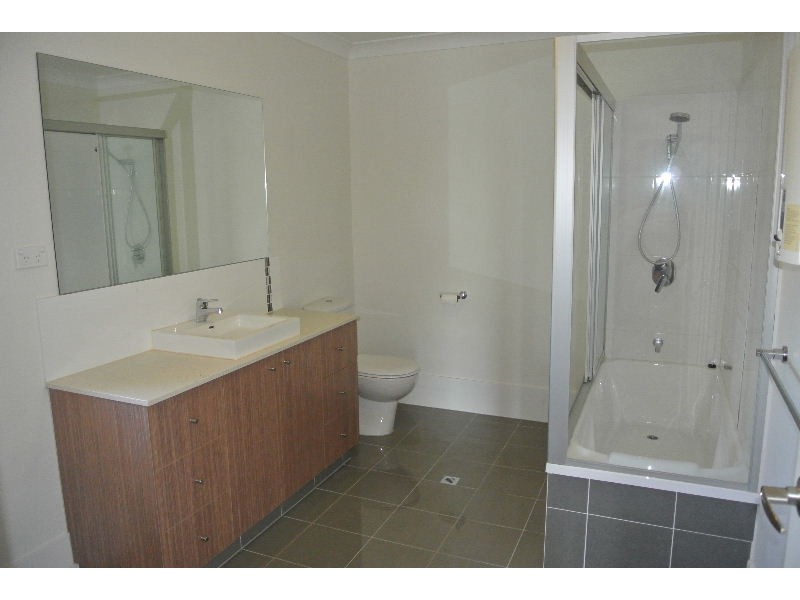 8/24 Dickenson Street, Carina QLD 4152