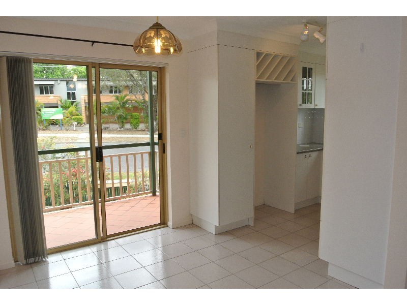 1/12 McLay Street, Coorparoo QLD 4151